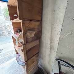 値下げ りんご箱7箱の画像