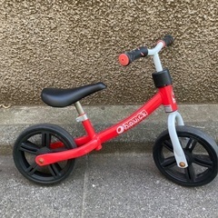 赤のストライダーの画像