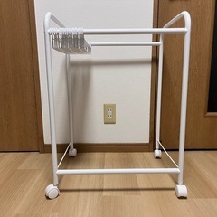 スラックスハンガーの画像