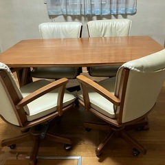 ダイニングテーブル