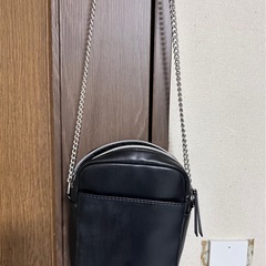 🤍ユニセックス　レザー調ショルダーバッグの画像