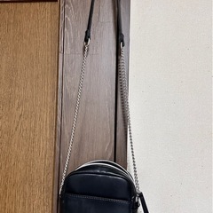🤍ユニセックス　レザー調ショルダーバッグの画像