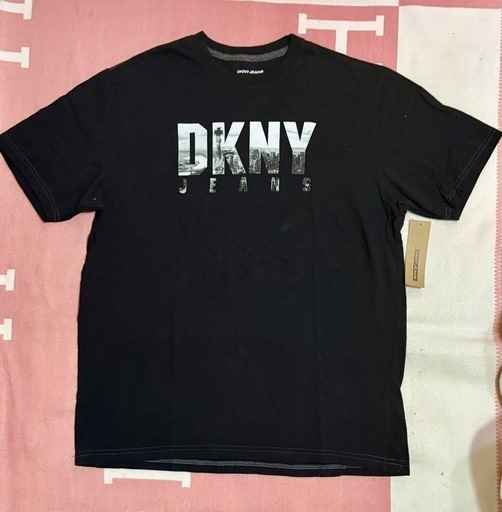 DKNY Tシャツ