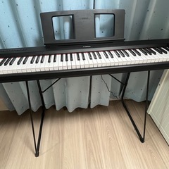 電子キーボードYamaha np35-bスタンド付きの画像