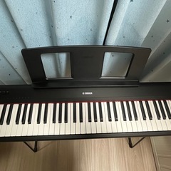 電子キーボードYamaha np35-bスタンド付きの画像