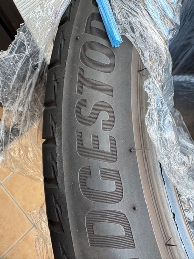 ブリヂストン255/40r20