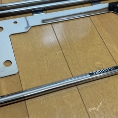 ダイハツ純正メッキナンバーフレーム前後2枚の画像