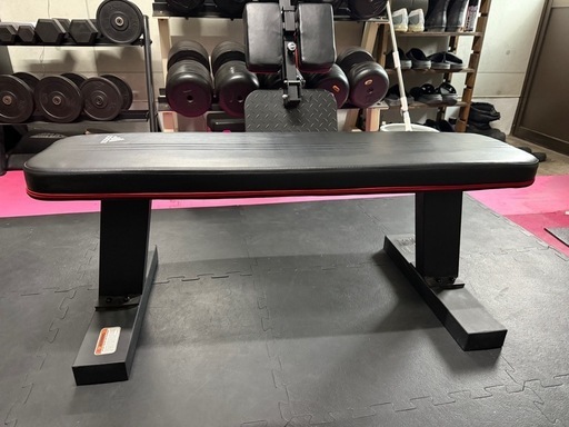 アディダス：トレーニングフラットベンチ カラー：ブラック