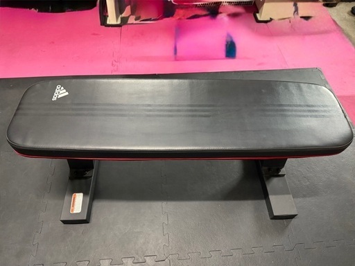 お買い得品 アディダス：トレーニングフラットベンチ カラー：ブラック