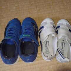 値下げ☺️子供用スニーカー・室内シューズ19cmの画像