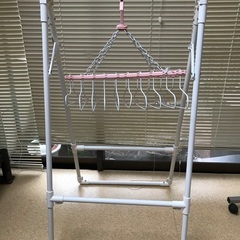 物干し竿（上部の横棒は伸縮可能)