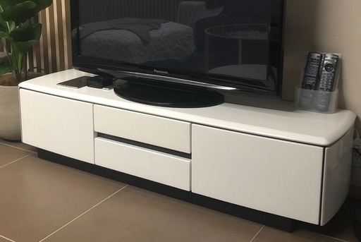 出品2万円から値下げしました✴︎［中古］テレビ台のみ テレビボード TVボード 幅150 高級 収納 ローボード シンプル 完成品 ブラック ホワイト 北欧 木製 高さ40cm 白 モダン 家具