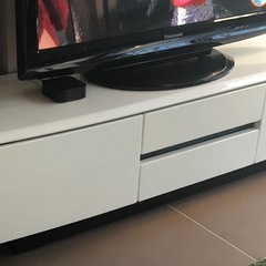 出品2万円から値下げしました✴︎［中古］テレビ台のみ テレビボード TVボード 幅150 高級 収納 ローボード シンプル 完成品 ブラック ホワイト 北欧 木製 高さ40cm 白 モダン 家具の画像