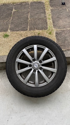 スタッドレスタイヤ、タイヤラック、ジャッキ