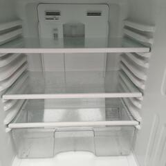 きれいな冷凍冷蔵庫の画像