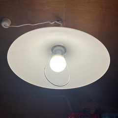 オシャレな丸型のシーリングライト　電球付きの画像