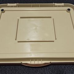 ☆Petio(ペティオ)☆トイレトレー☆片手でらくらくドッグトレー☆ブラウン☆小型犬向き一般的レギュラーサイズ☆片手で開閉でペットシートを簡単取り替え☆中古の画像