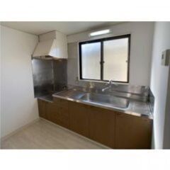 🌈😳フリーレント1ヶ月付き😳🌈スーパー徒歩4分🎶角部屋✨金町駅バス12分🌟バストイレ別🎶南東向き🌞40.95㎡の2Kです😍💕 − 埼玉県