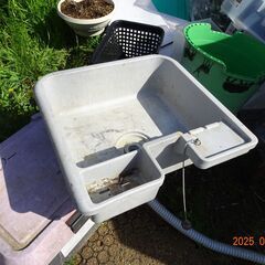 外用　流し台　ホース付き　横45センチ　奥行き42センチ　高さ18センチ　脚はついていませんの画像