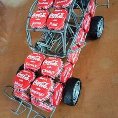 ワイヤー&ボトルキャップの車の画像