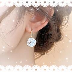 ★新品★未使用★花デザインのゴールドメッキピアスの画像