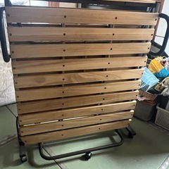 簡易折りたたみベッドの画像