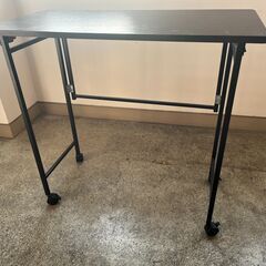 ニトリ　たためるハイテーブルツール