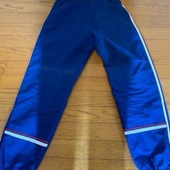 adidasナイロンパンツの画像
