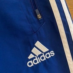 adidasナイロンパンツの画像