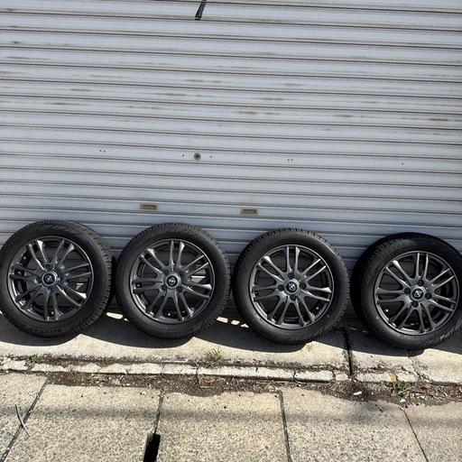 タイヤ付きアルミホイール