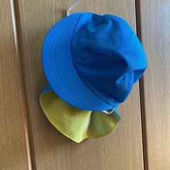 通園カバンと帽子の画像