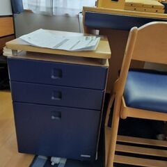 コイズミ学習机　スクエアチェアの画像