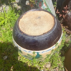 陶器製 水鉢 青茶色 丸型 花柄　約40cm 大型の画像