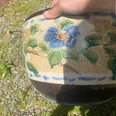 陶器製 水鉢 青茶色 丸型 花柄　約40cm 大型の画像