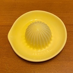 美品 レモン絞り器 レモンしぼり器 陶器 黄色 キッチンの画像