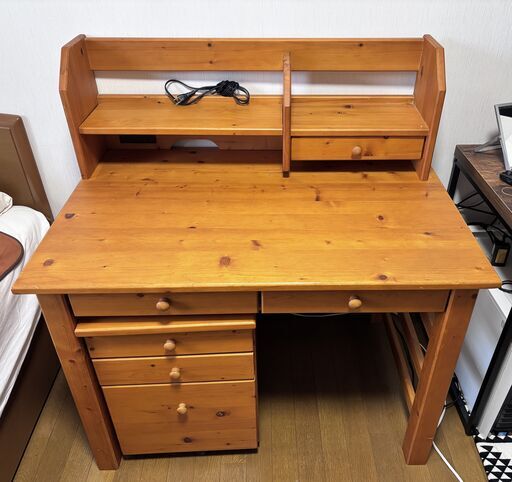 木製学習机3段引き出し付き2台あります。 (shinji) 新潟の