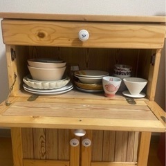 小さい棚　食器棚の画像