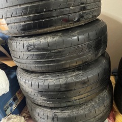 ブリヂストン１８５／７０R１４。アルミホイル付き。ホイールのピッ...