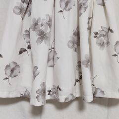 【新品タグ付き】マジェスティックレゴン モノクロフラワースカパンの画像