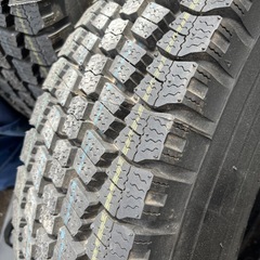 スタッドレスタイヤ🛞トウヨウタイヤ🛞新品。２１５／８５R１６。新...