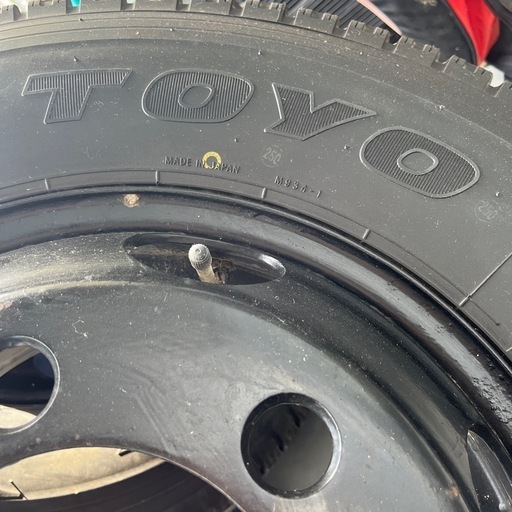 スタッドレスタイヤ🛞トウヨウタイヤ🛞新品。２１５／８５R１６。新品ホイール付き２本。