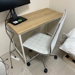机と椅子