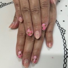 お安くネイルしています　春ネイルしませんか？