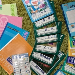 ノートや自由帳　いっぱいの画像