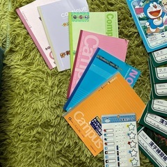 ノートや自由帳　いっぱいの画像