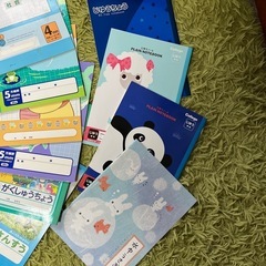 ノートや自由帳　いっぱいの画像