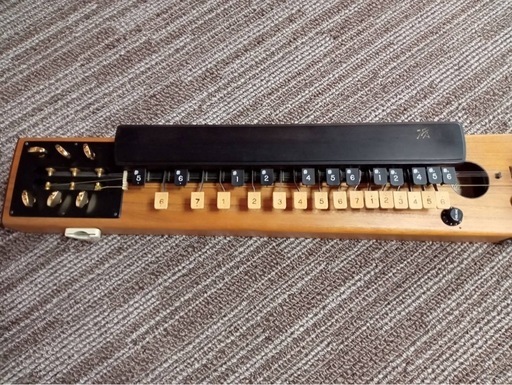 琴　琴柱　琴爪　琴台　楽器　和楽器　音楽　年代物　趣味 付属品多数 琴 13弦 弦楽器 和楽器 猫足付き 爪付き すかし見台 琴柱