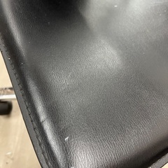 キャスター付きレザーチェアの画像