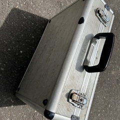 ジュラルミンケース