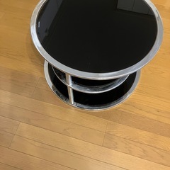 ガラステーブルの画像